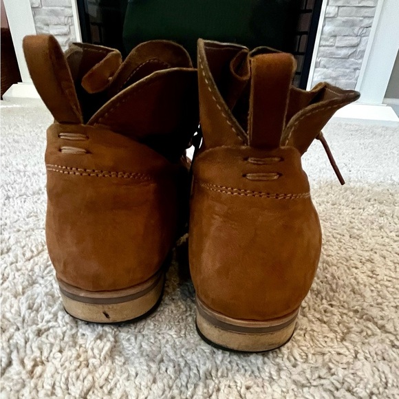 Diba SZ 8M camel suede lace up bootie. Comfortable and in great condition - Picture 3 of 7